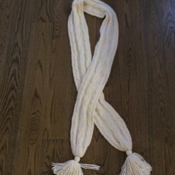 2 for $10 🎁 Gap Off White Cable Knit Scarf w/Tassels - Picture 2 of 4